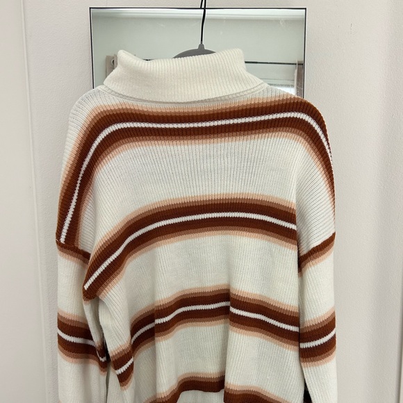 Urban Outfitters Turtle Neck Sweater Balloon Sleeves - Picture 5 of 5